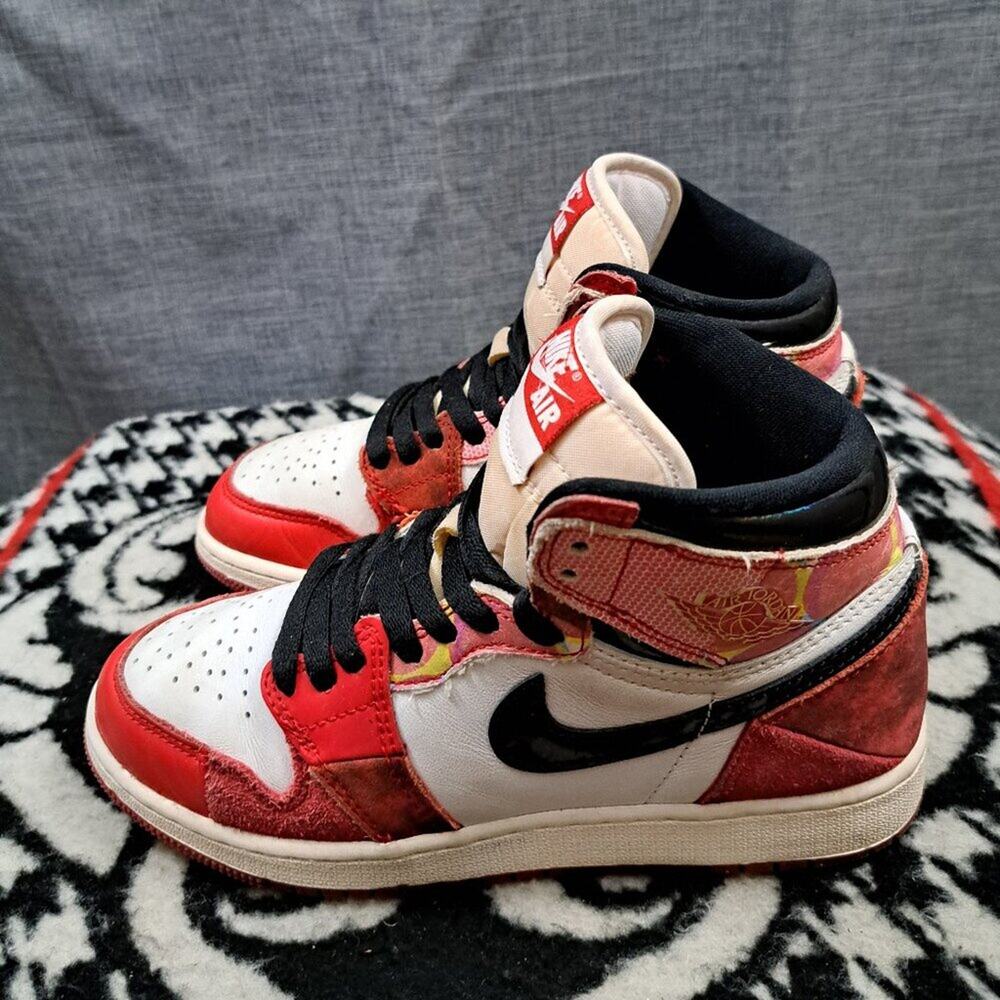 %Size 4Y Nike Air Jordan 1 High OG Spider-Man Spider Verse AJ1